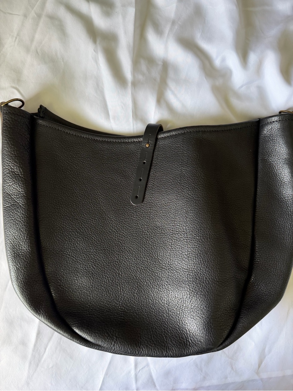 Go Forth Goods large Celeste Hobo in black bison